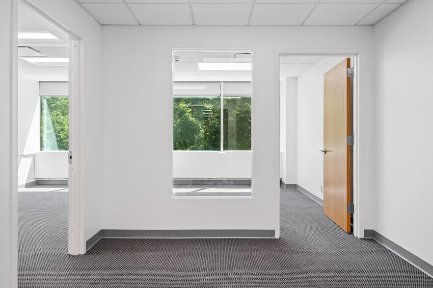 More Photos Of 118 N Bedford Rd, Mount Kisco Office For Lease