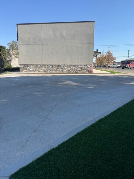 More Photos Of 2141 E 8th St, Odessa Freestanding For Lease