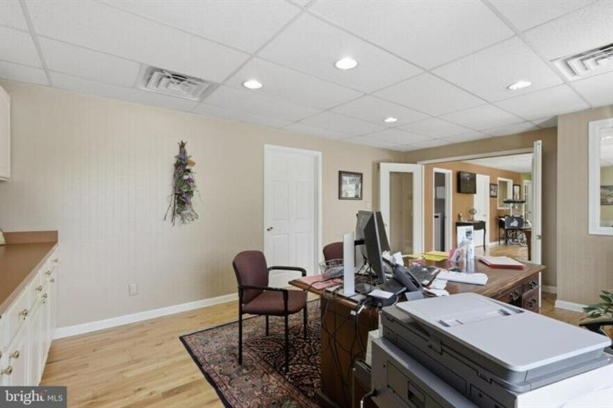 More Photos Of 23 S Colonial Dr, Hagerstown Office For Sale