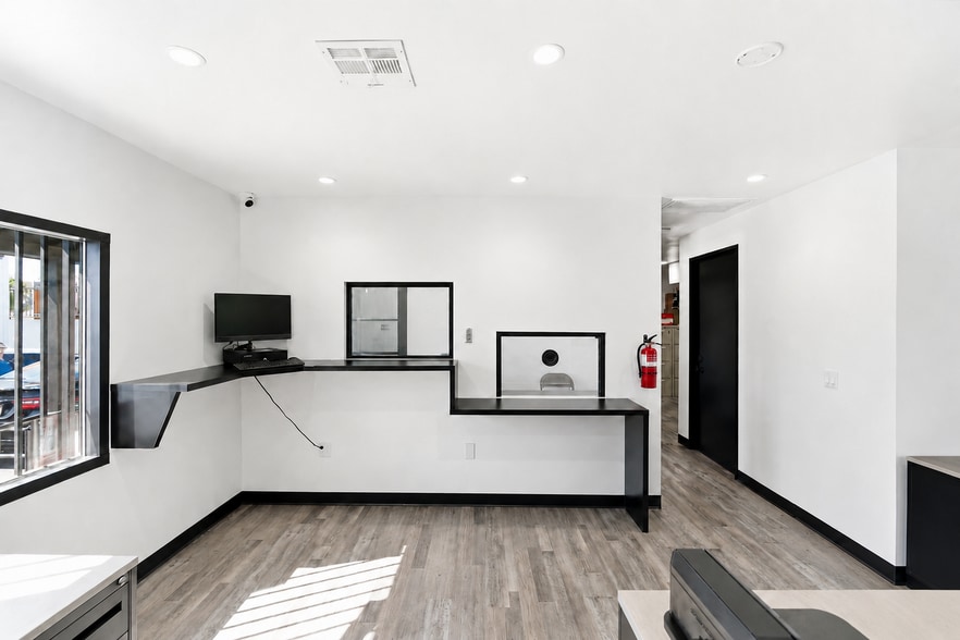 More Photos Of 13449 Van Nuys Blvd, Pacoima Storefront Retail Office For Lease