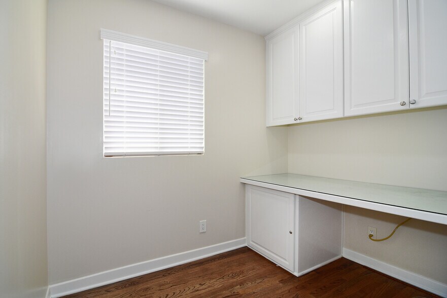 More Photos Of 22839 Dolorosa St, Woodland Hills Multifamily For Lease