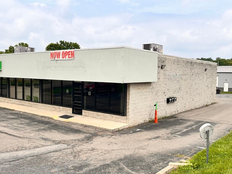 More Photos Of 810 Ohio Pike, Withamsville Office For Lease