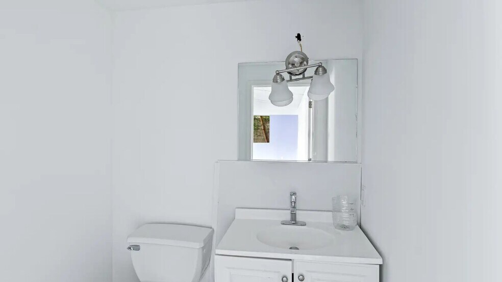 More Photos Of 800 Cawthon St, Louisville Light Distribution For Sale