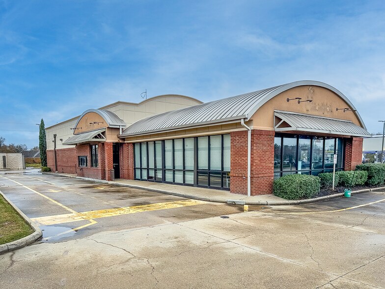 Primary Photo Of 3806 Ambassador Caffery Pky, Lafayette Fast Food For Sale