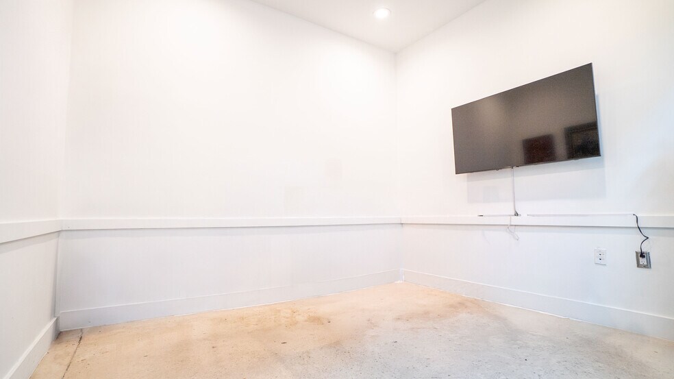 More Photos Of 2047 NW 24th Ave, Miami Warehouse For Sale