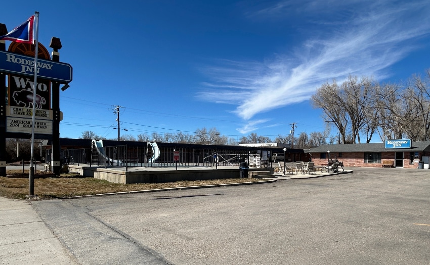 More Photos Of 610 E Hart St, Buffalo Hotel For Sale