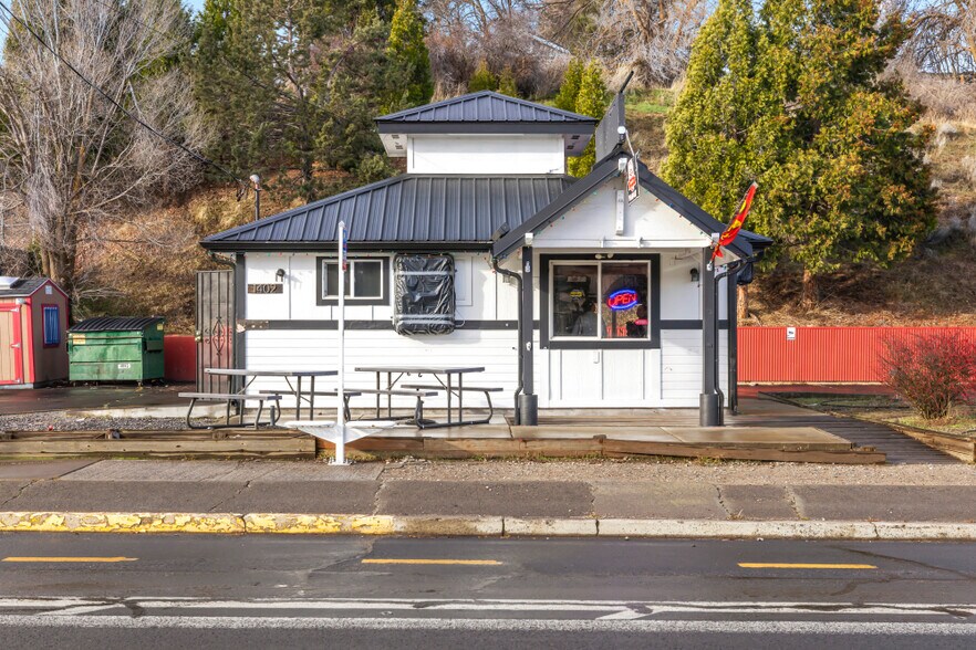 More Photos Of 1402 Oregon Ave, Klamath Falls General Retail For Sale