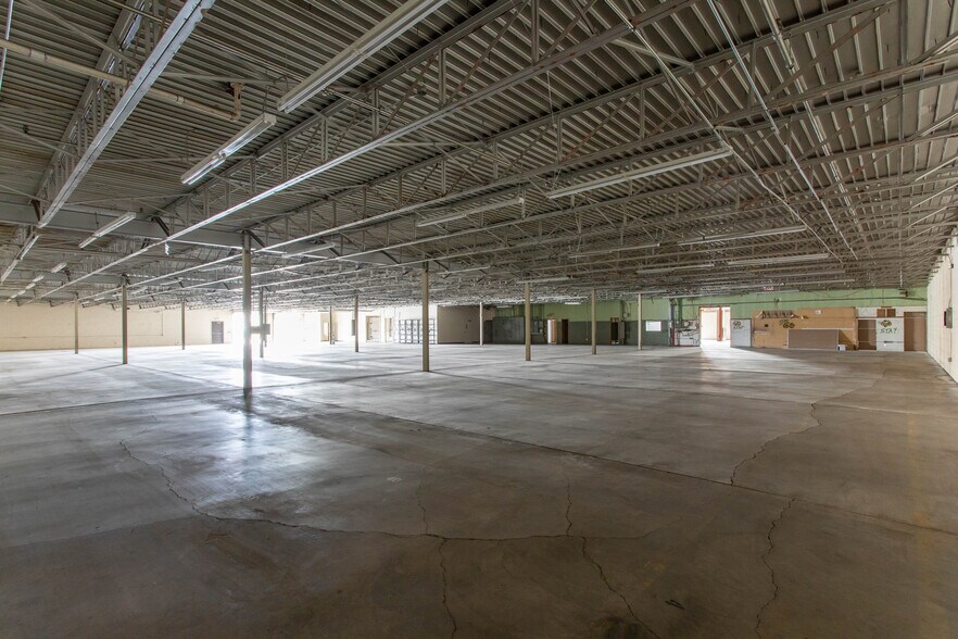 More Photos Of 2200 5th St, Wichita Falls Warehouse For Lease