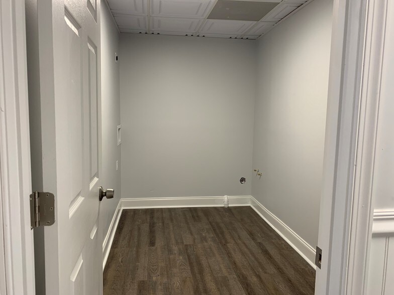 More Photos Of 26 W Main St, New Market Storefront Retail Office For Lease