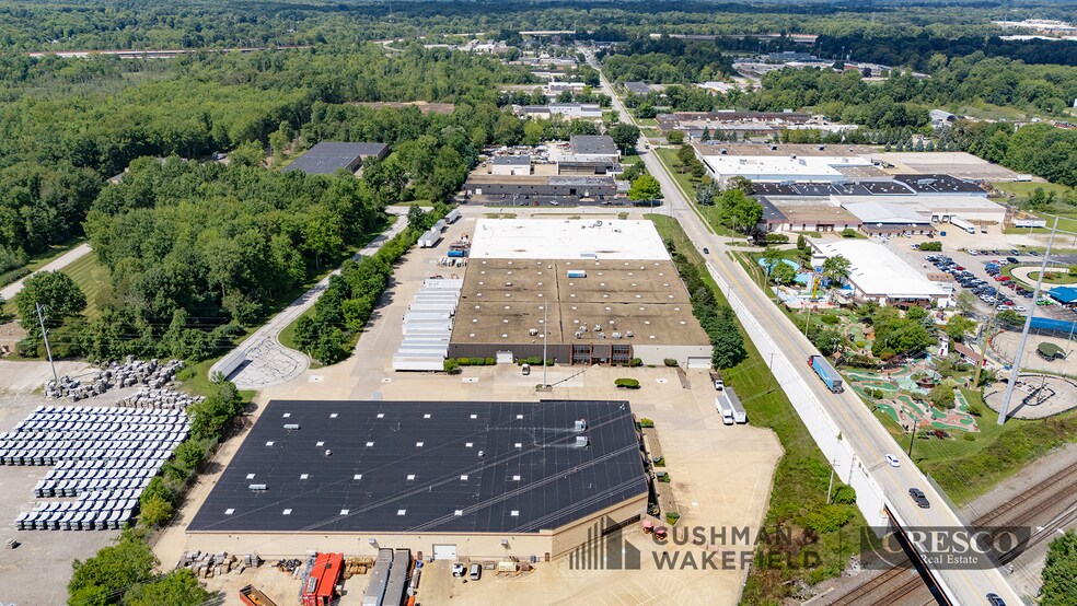 More Photos Of 720 E Highland Rd, Macedonia Warehouse For Lease