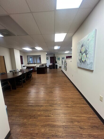 More Photos Of 161 Prosperity Dr, Winchester Showroom For Lease