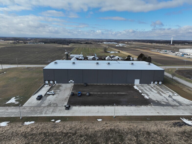 More Photos Of 2300 Raney, Effingham Warehouse For Lease