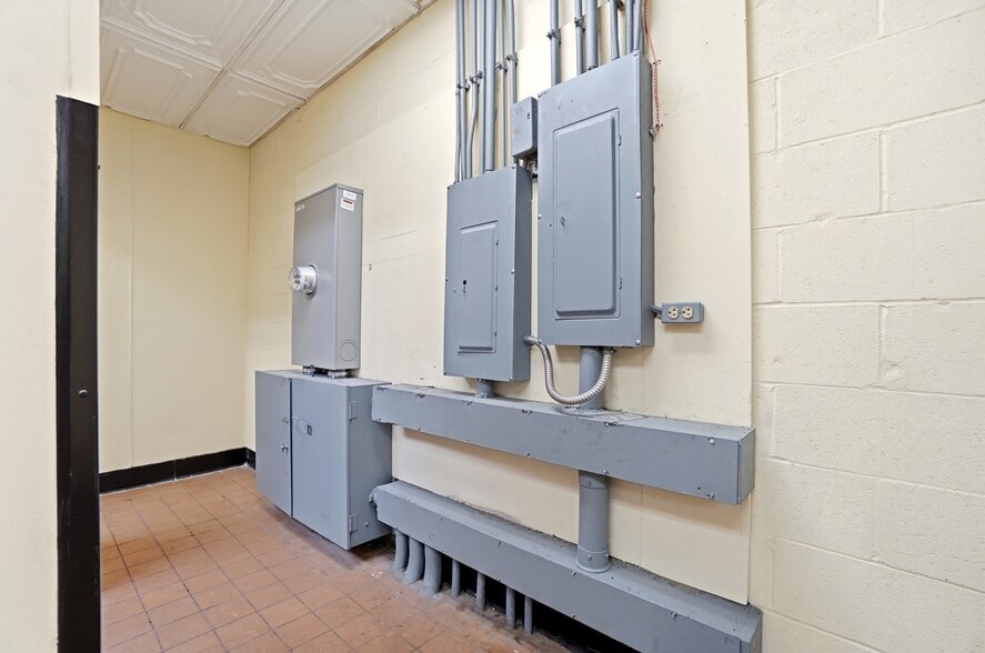 More Photos Of 1610 Germantown Rd, Middletown Restaurant For Sale