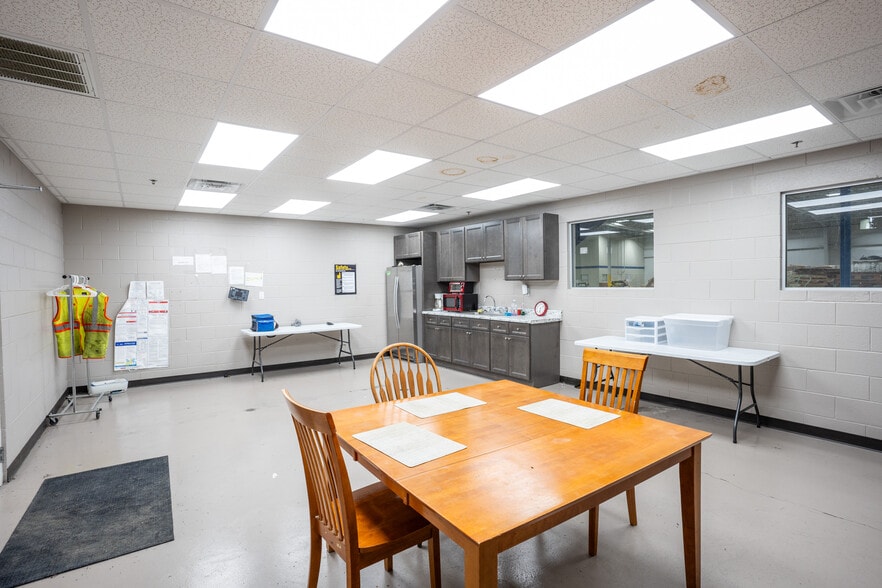 More Photos Of 110 W McCarter Rd, LaFayette Warehouse For Lease