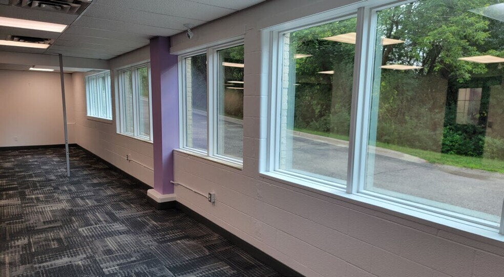 More Photos Of 148 Manitou Dr, Kitchener Office For Lease