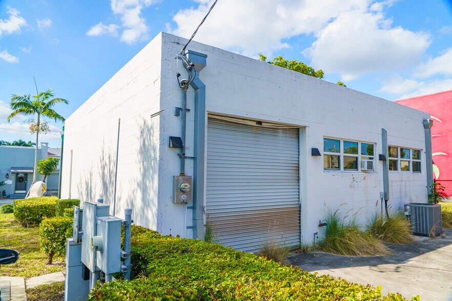 More Photos Of 367 NE 3rd Ave, Delray Beach Freestanding For Sale