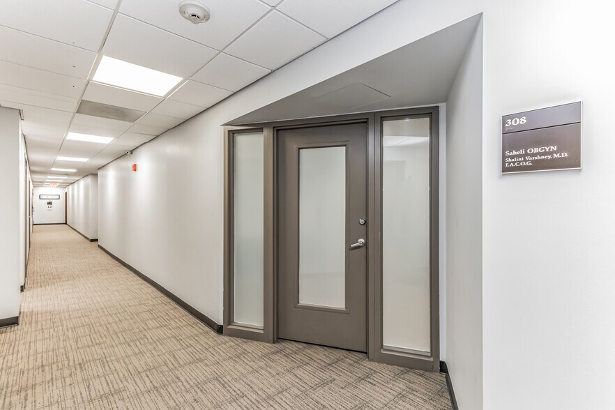 More Photos Of 131 Elden St, Herndon Medical For Sale