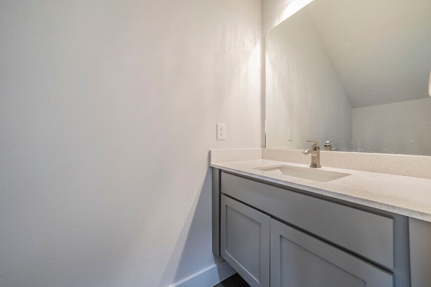 More Photos Of 1601 Mignon Dr, Arlington Apartments For Sale