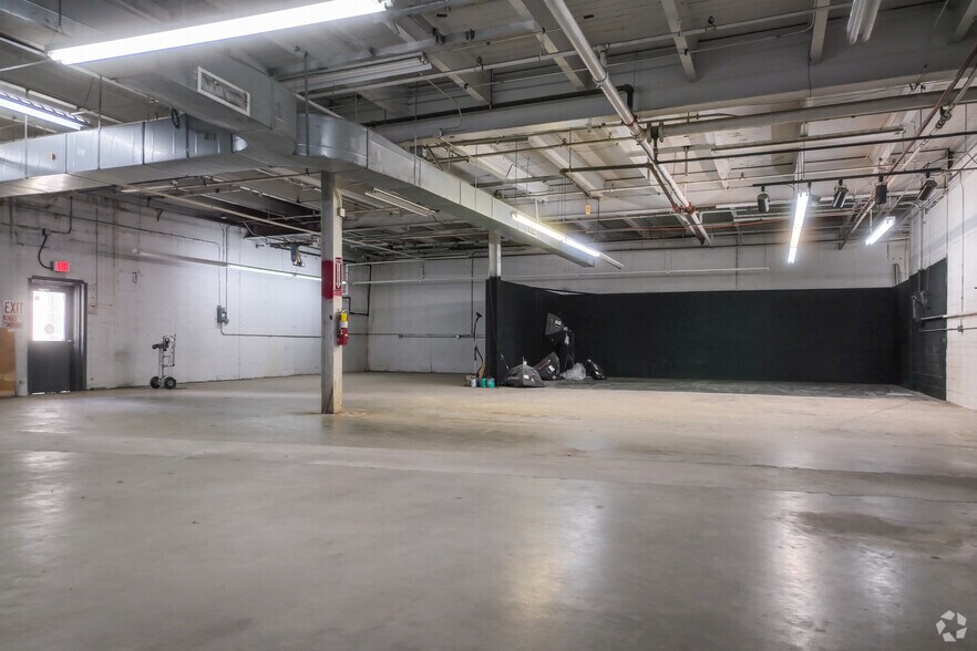 More Photos Of 100 E Newberry Ave, Liberty Manufacturing For Lease