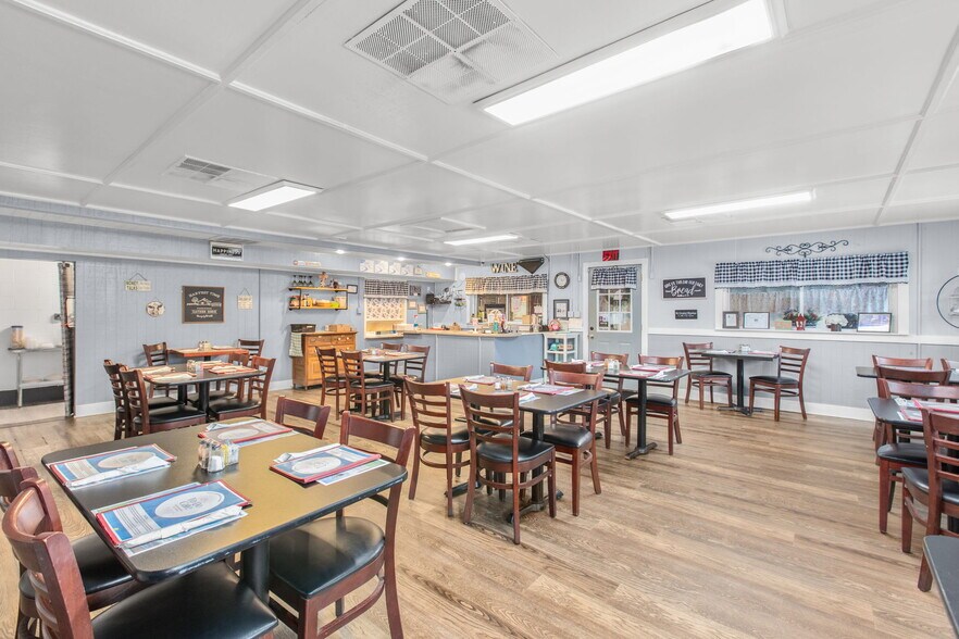 More Photos Of 1006 & 1008 S Church Lane, Tappahannock General Retail For Sale