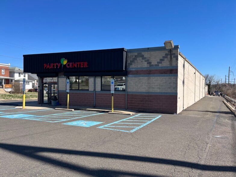 More Photos Of 540 W Mount Carmel Ave, Glenside Unknown For Lease