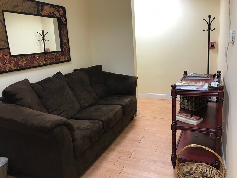 More Photos Of 153 Main St, Roslyn Medical For Lease