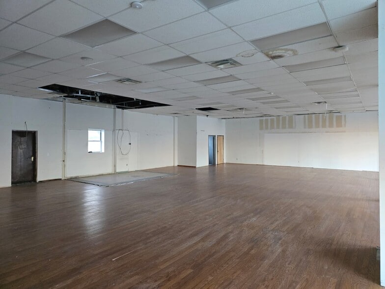 More Photos Of 6 Tulip Ave, Floral Park Warehouse For Lease