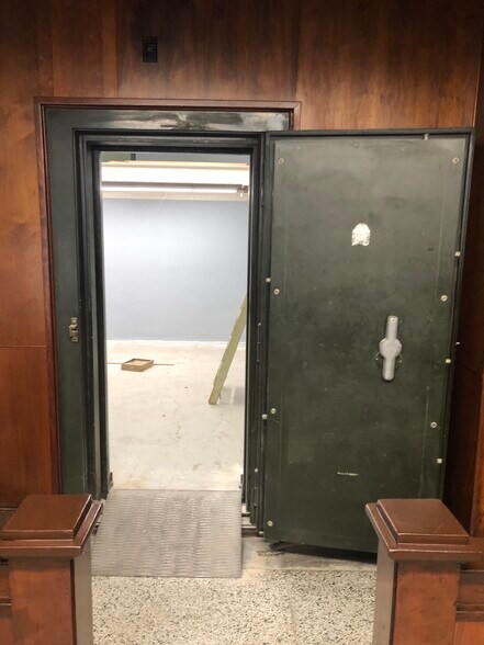 More Photos Of 202 Miley Ave, Indianapolis Manufacturing For Lease