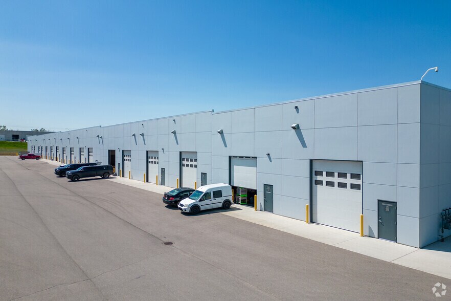 More Photos Of 999 57th Ave NE, Calgary Warehouse For Lease