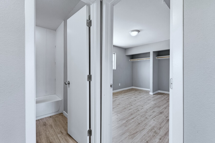 More Photos Of 521 Calcaterra Cir, Las Vegas Apartments For Sale