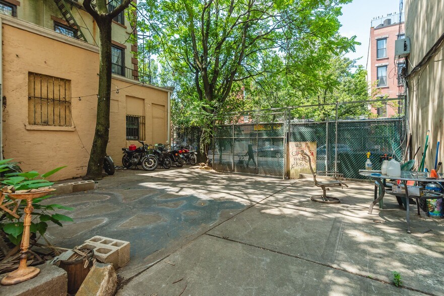 More Photos Of 561 Gates Ave, Brooklyn Apartments For Sale