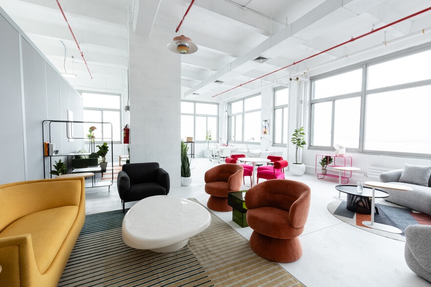 More Photos Of 14 53rd St, Brooklyn Flex For Lease