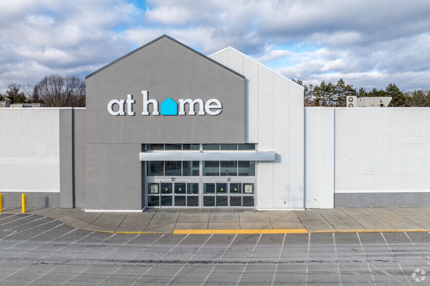 More Photos Of 571 Boston Tpke, Shrewsbury Storefront For Lease