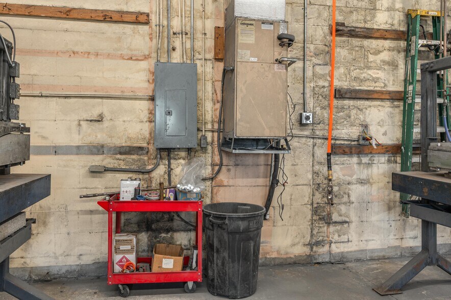 More Photos Of 19 Evergreen Dr, Lake Wales Freestanding For Sale