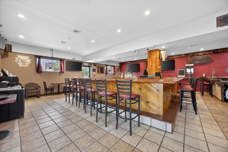 More Photos Of 650-654 S Main St, Wilkes-Barre Bar For Sale