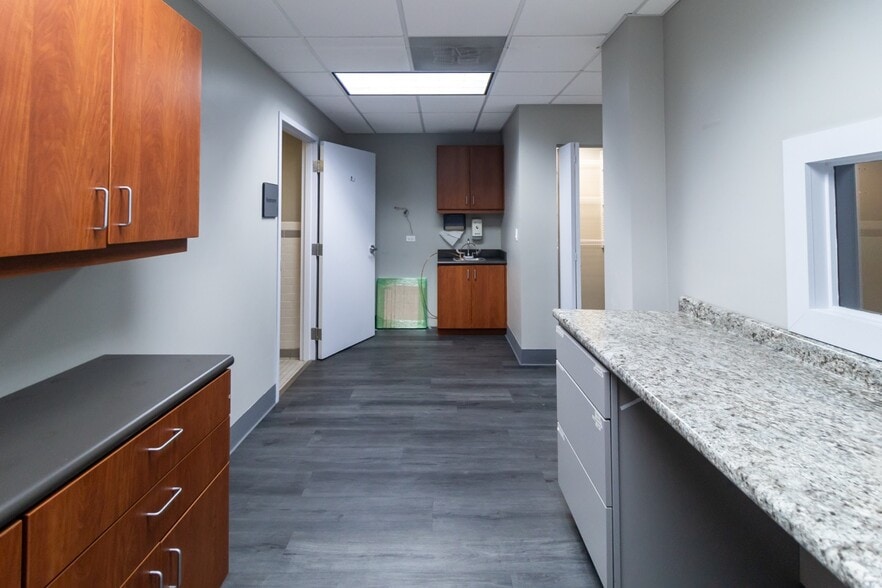 More Photos Of 2400 N Ashland Ave, Chicago Medical For Lease