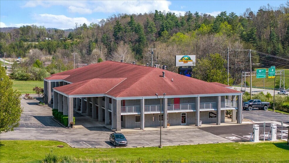 More Photos Of 182 Quillens Chapel Rd, Campton Hotel For Sale