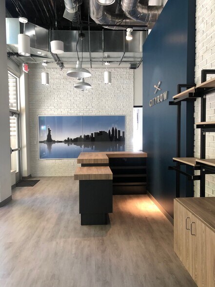 More Photos Of 325 NW Park Avenue, Portland Hotel For Lease