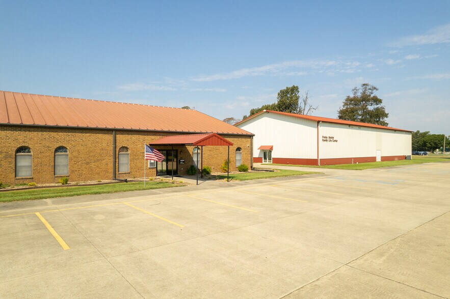 Primary Photo Of 951 S Kingshighway St, Sikeston Office For Sale