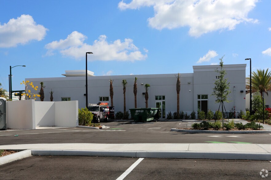 More Photos Of 127 N Dixie Hwy, Lake Worth Storefront For Lease