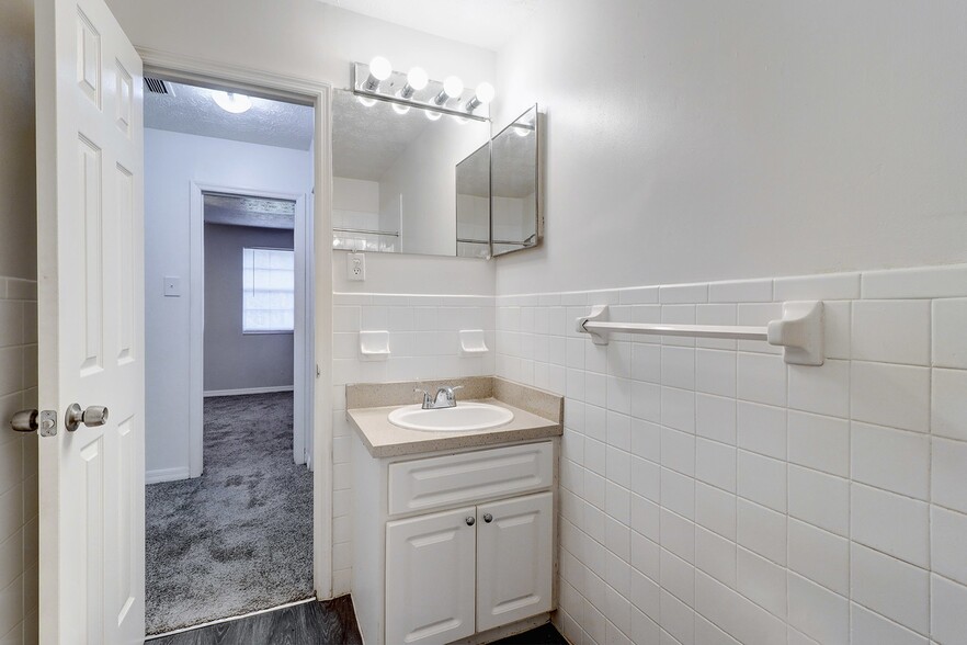 More Photos Of 7011 San Ramon Pl, Tampa Apartments For Sale