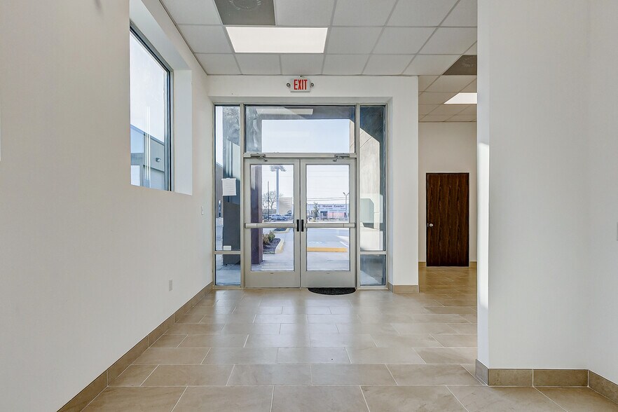 More Photos Of 1631 Highway 6 S, Houston Warehouse For Lease