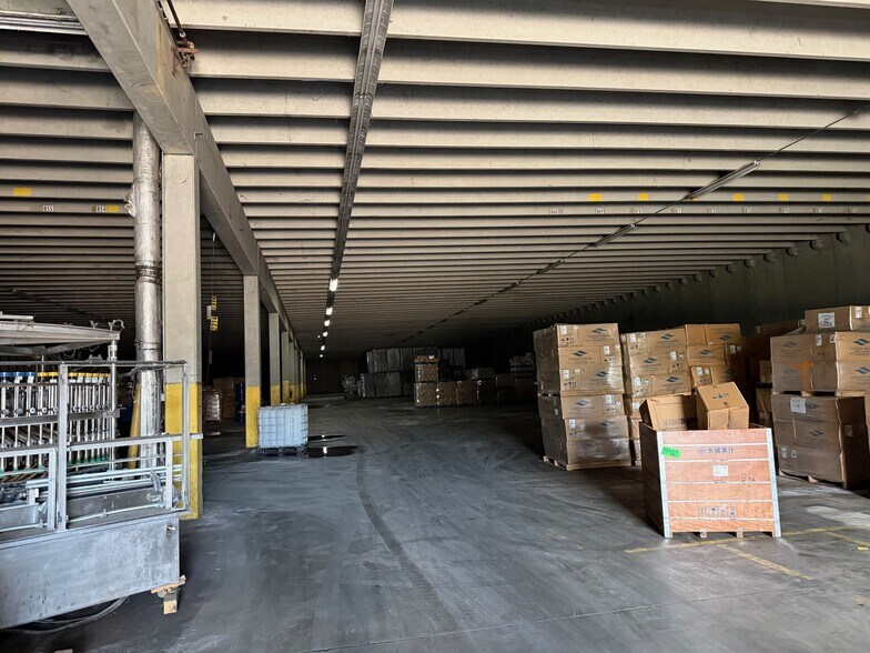 More Photos Of 551 Fairmont Ave, Winchester Warehouse For Lease