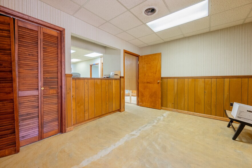 More Photos Of 65 E Main St, Pulaski Coworking Space