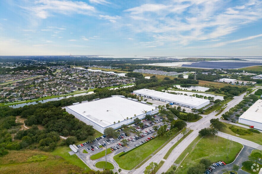 More Photos Of 7908-7936 Eagle Palm Dr, Riverview Unknown For Lease