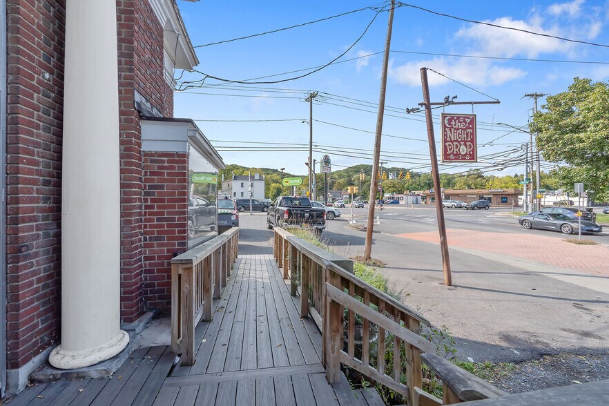 More Photos Of 363 W Seneca Tpke, Syracuse Bar For Sale
