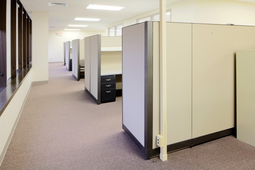 More Photos Of 1000 Fifth Ave, Huntington Medical For Lease