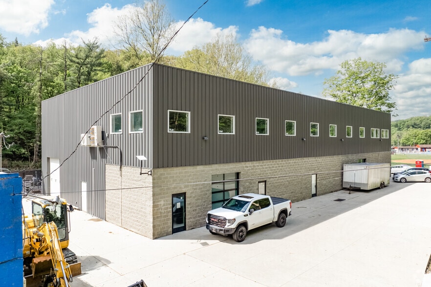 More Photos Of 528 Camp Horne Rd, Pittsburgh Warehouse For Lease