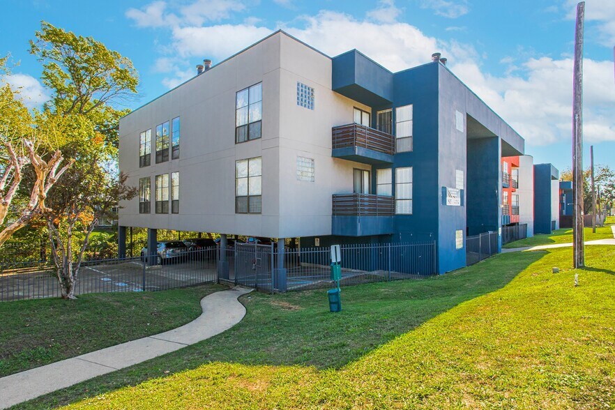 More Photos Of 7570-7610 Skillman St, Dallas Apartments For Sale
