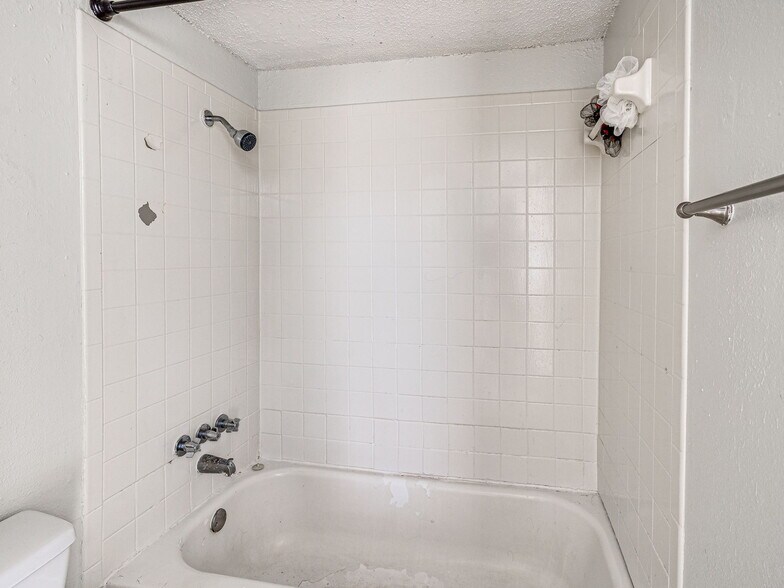 More Photos Of 7404 Lyrewood Ln, Oklahoma City Apartments For Sale